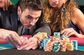 Aplikasi mobile pedangwin menampilkan meja live casino dan antarmuka sportsbook